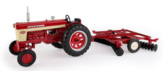 Farmall 1/16 Scale Toys