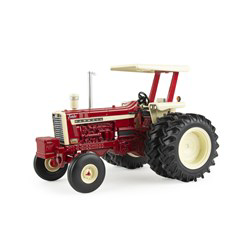 Farmall 1/32 Scale Toys