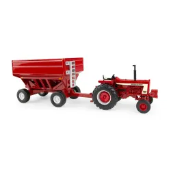 1:32 Farmall 806 Tractor with Gravity Wagon Part #ZFN44435