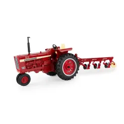 1:16 Farmall 756 with Plow Part #ZFN44496