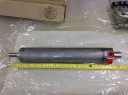 HYDRAULIC CYLIND Part #86516202