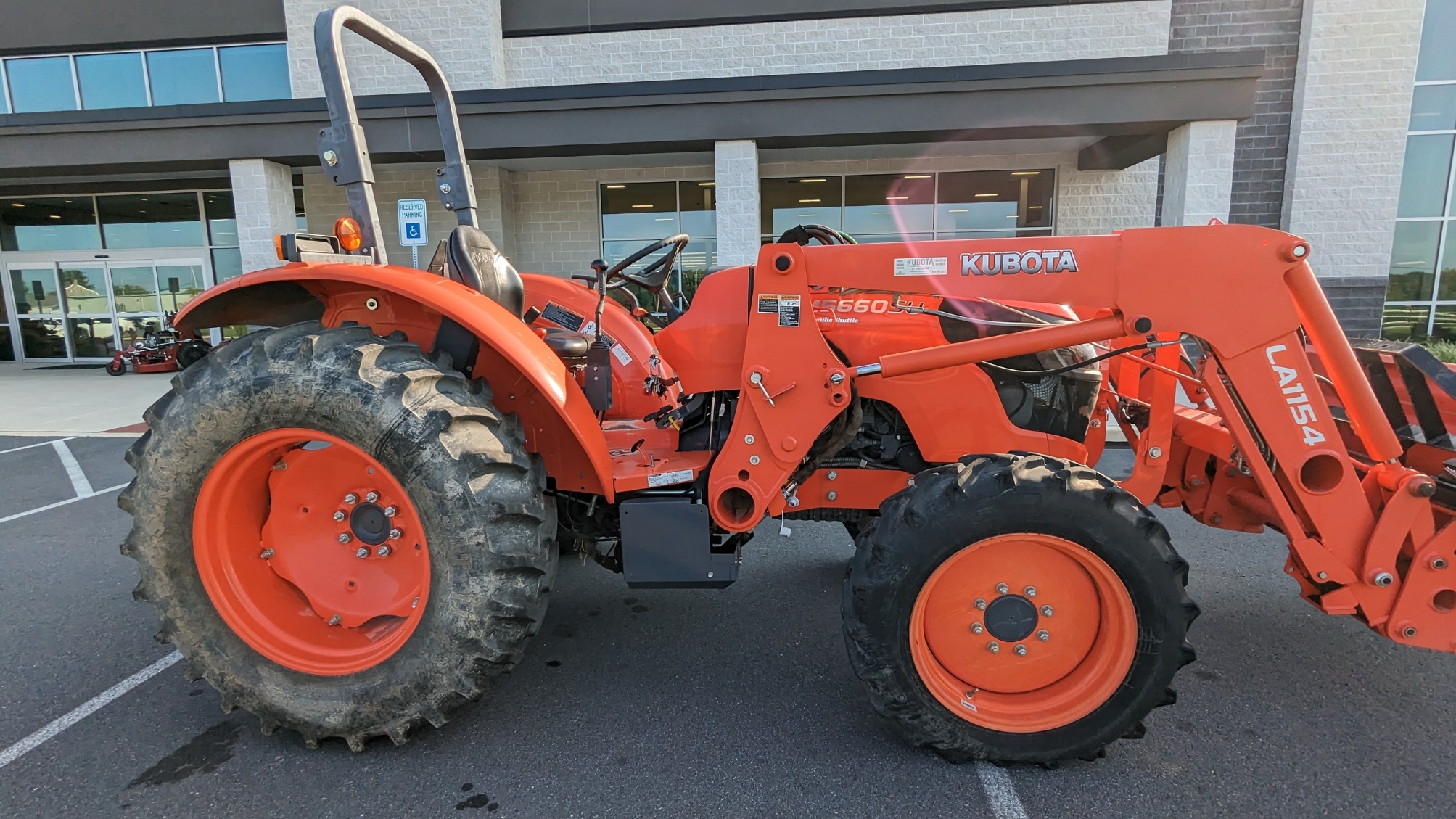 Kubota M5660SUHD