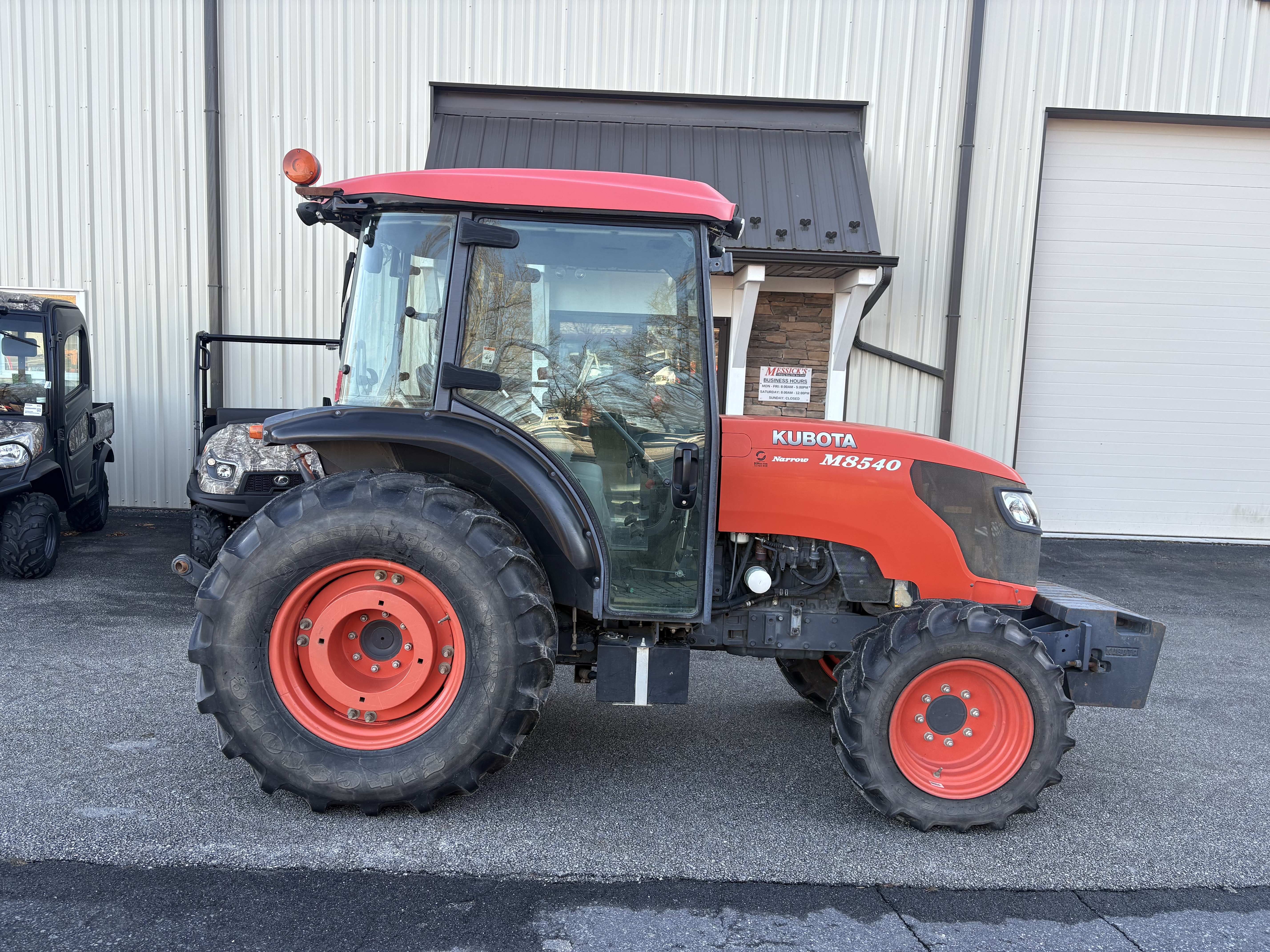 Kubota M8540