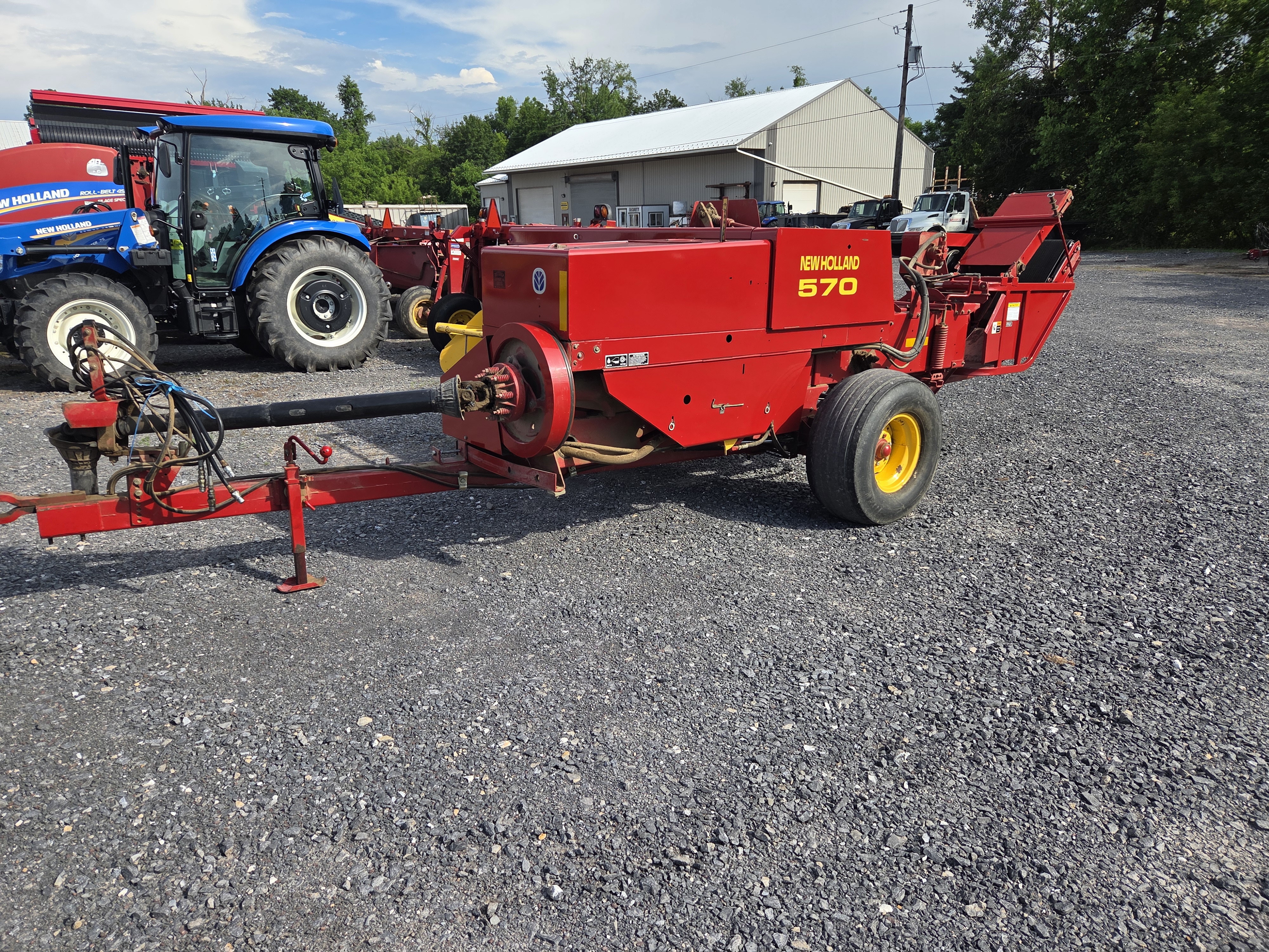 New Holland 570