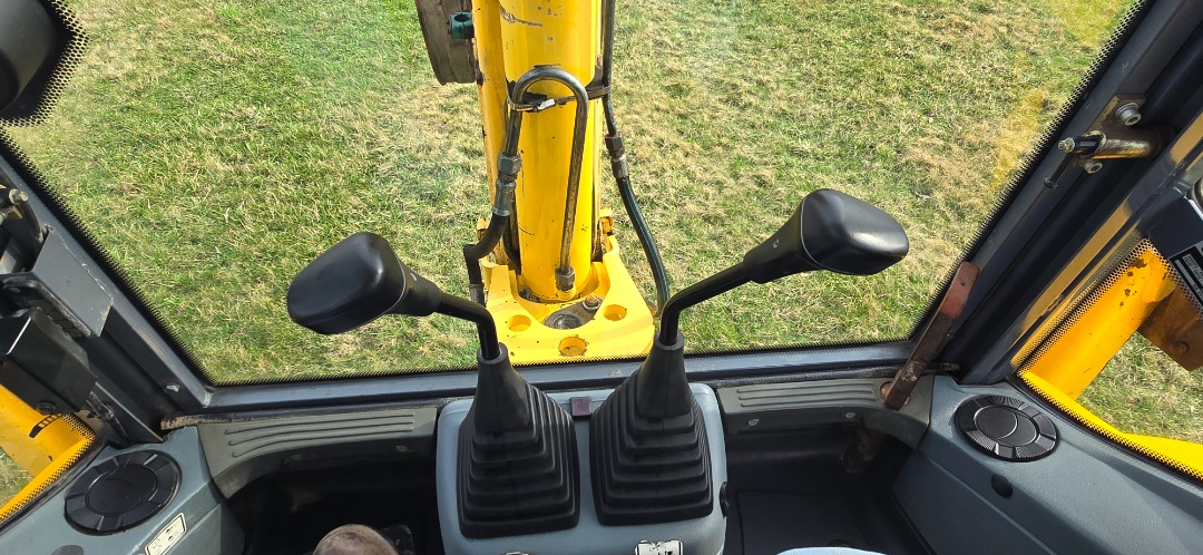 New Holland 675E