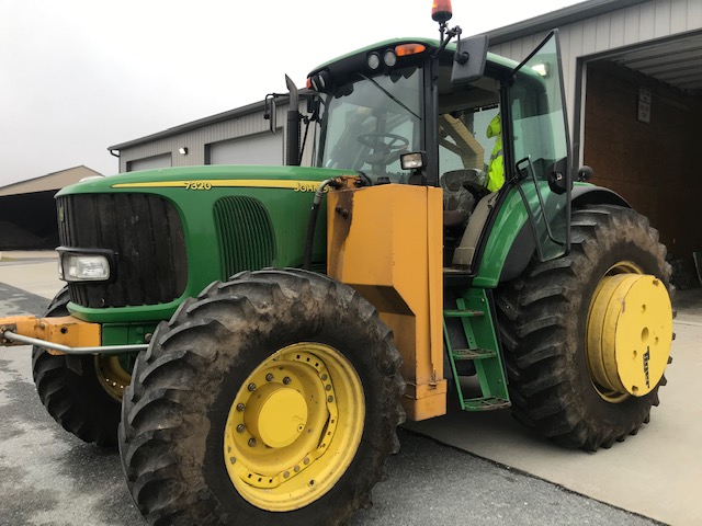 John Deere 7320