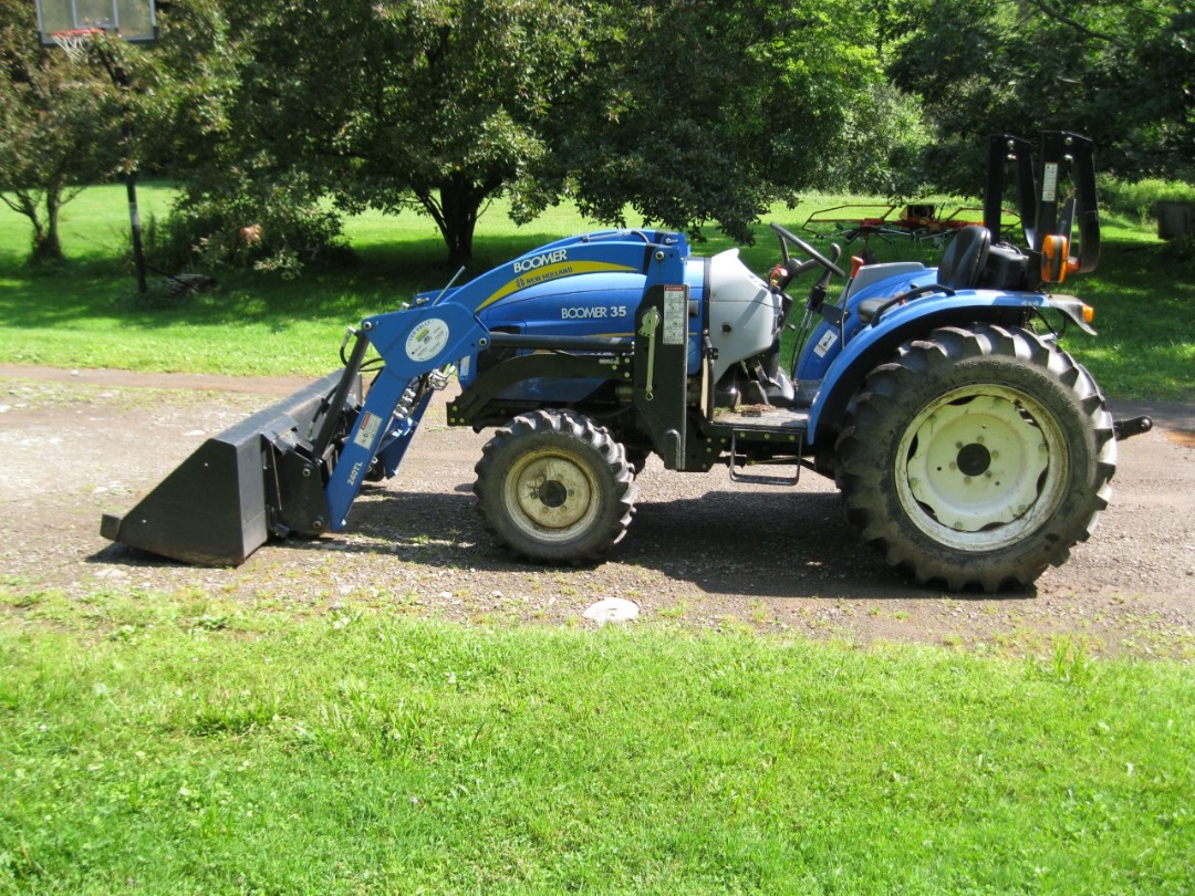 New Holland BOOMER 35