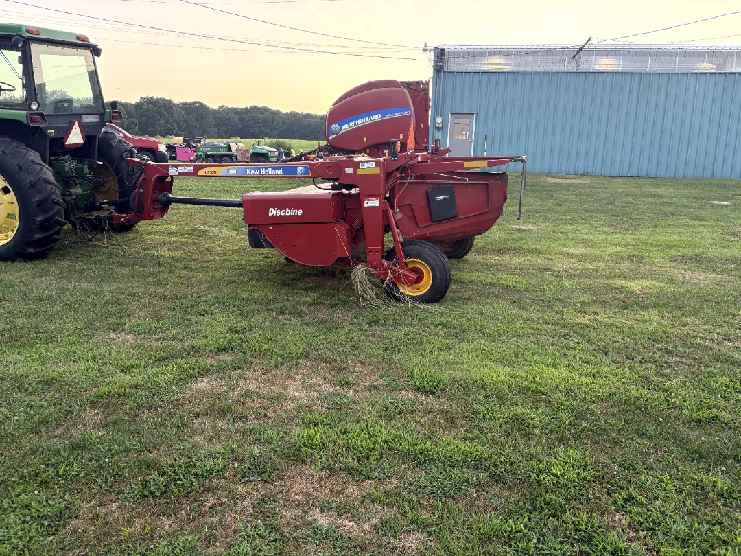 New Holland H7320