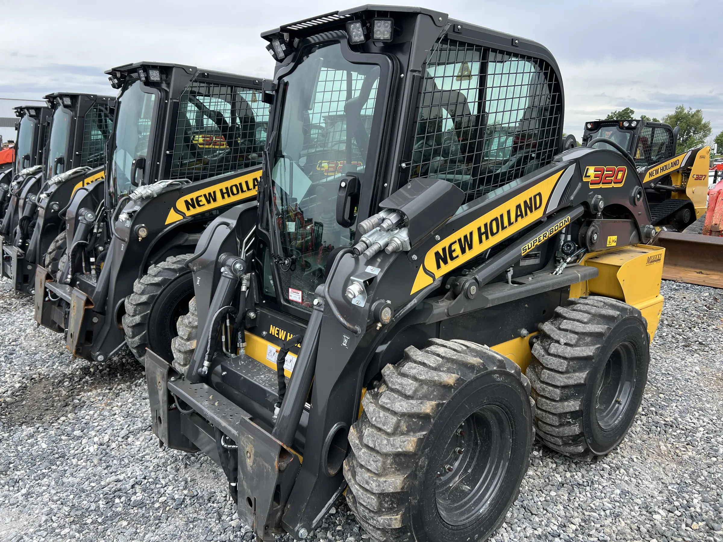 New Holland L320