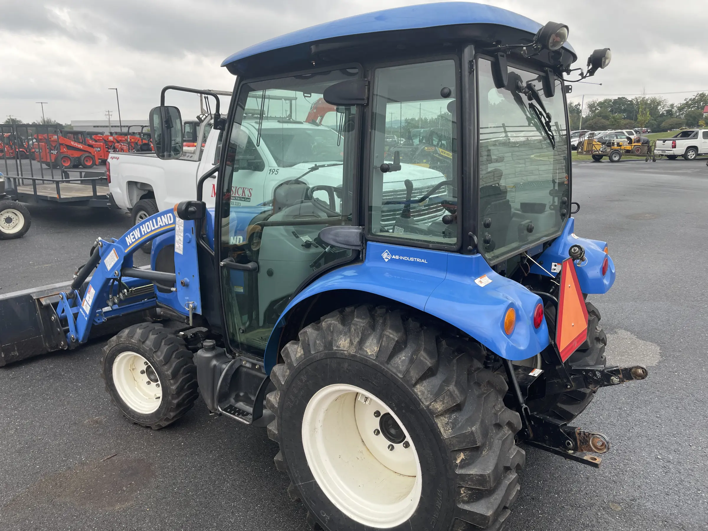 New Holland BOOMER 40 T4B