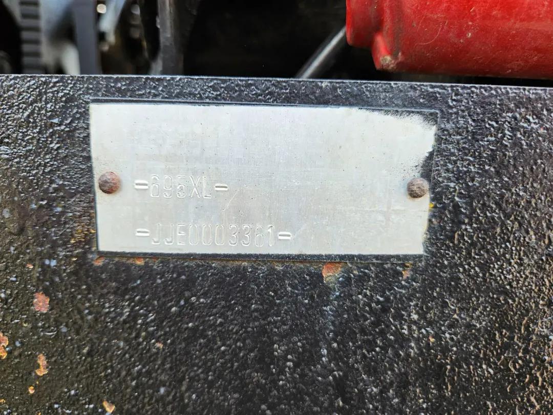 Case-IH 695