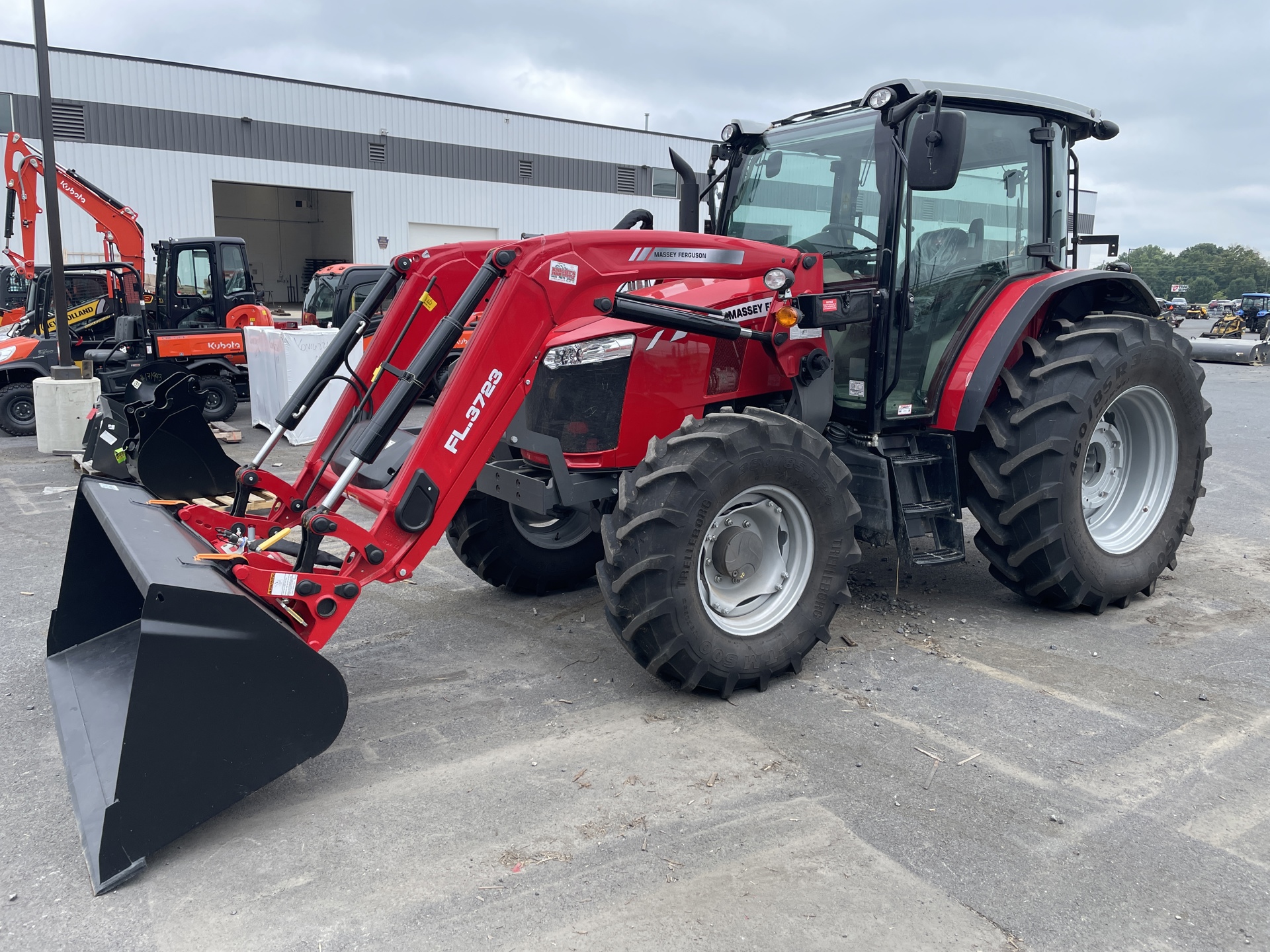 Massey Ferguson 5711 Dyna-4