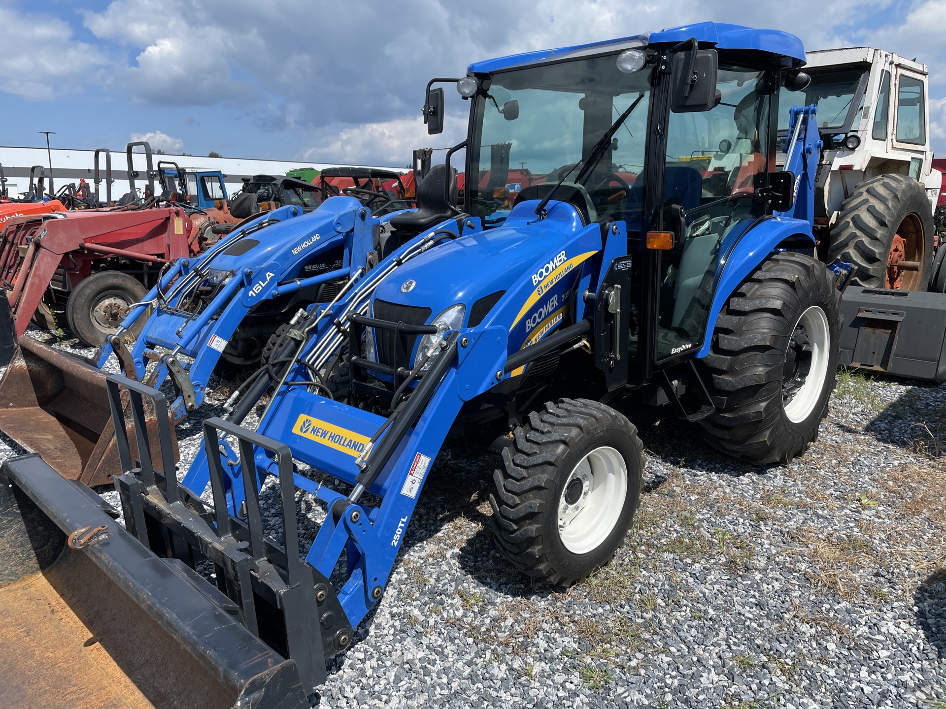 New Holland Boomer 3050