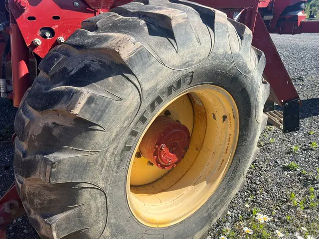 New Holland H8080