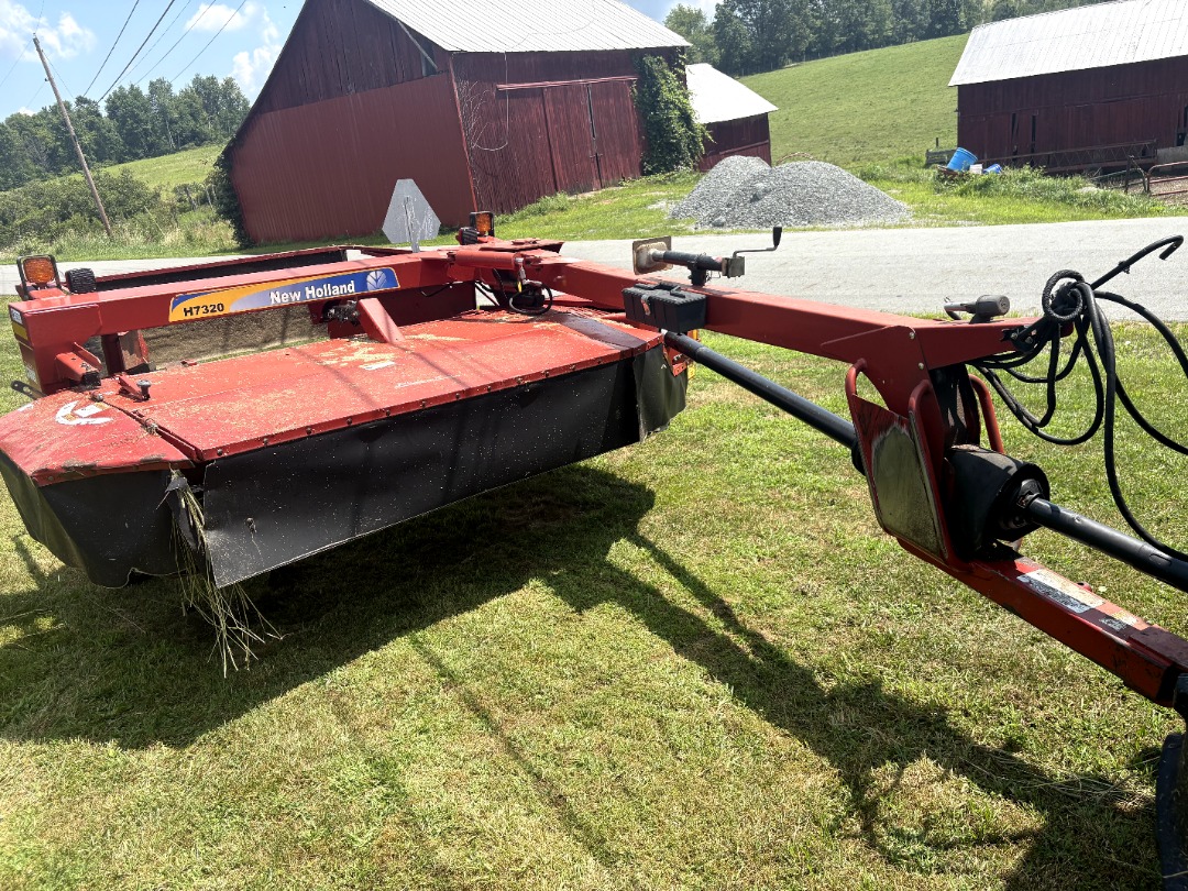 New Holland H7320