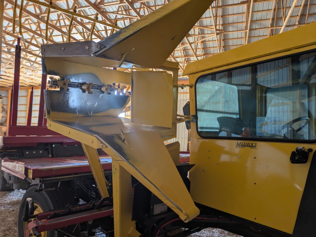 New Holland STACKCRUISER 102