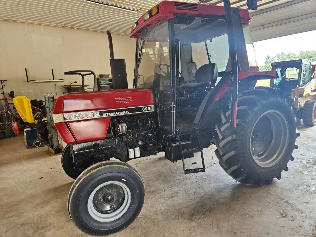 Case-IH 695