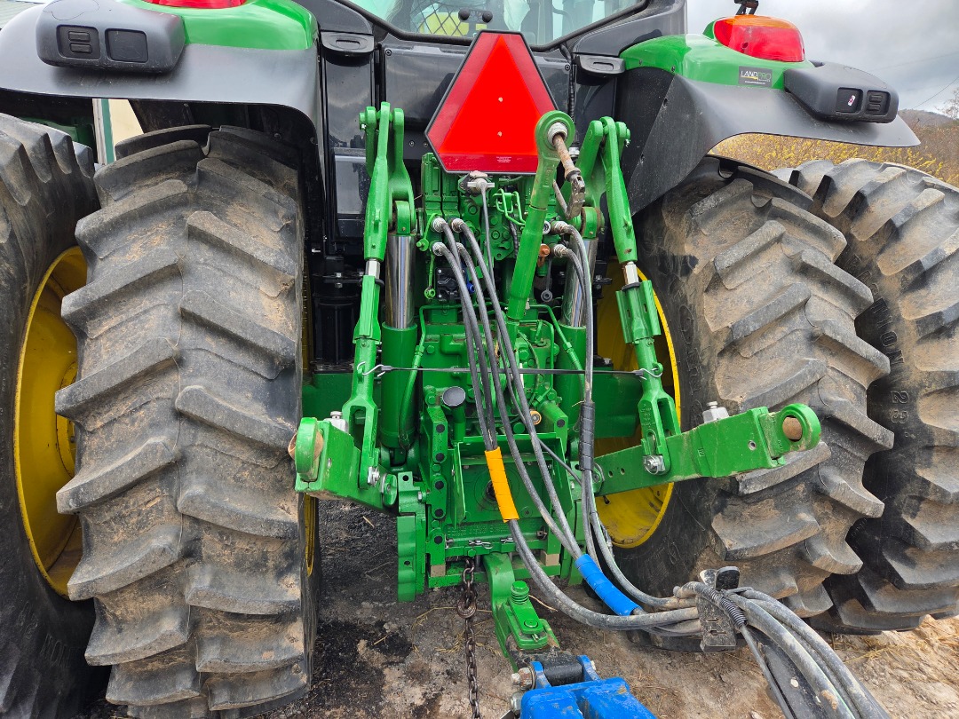 John Deere 6175M