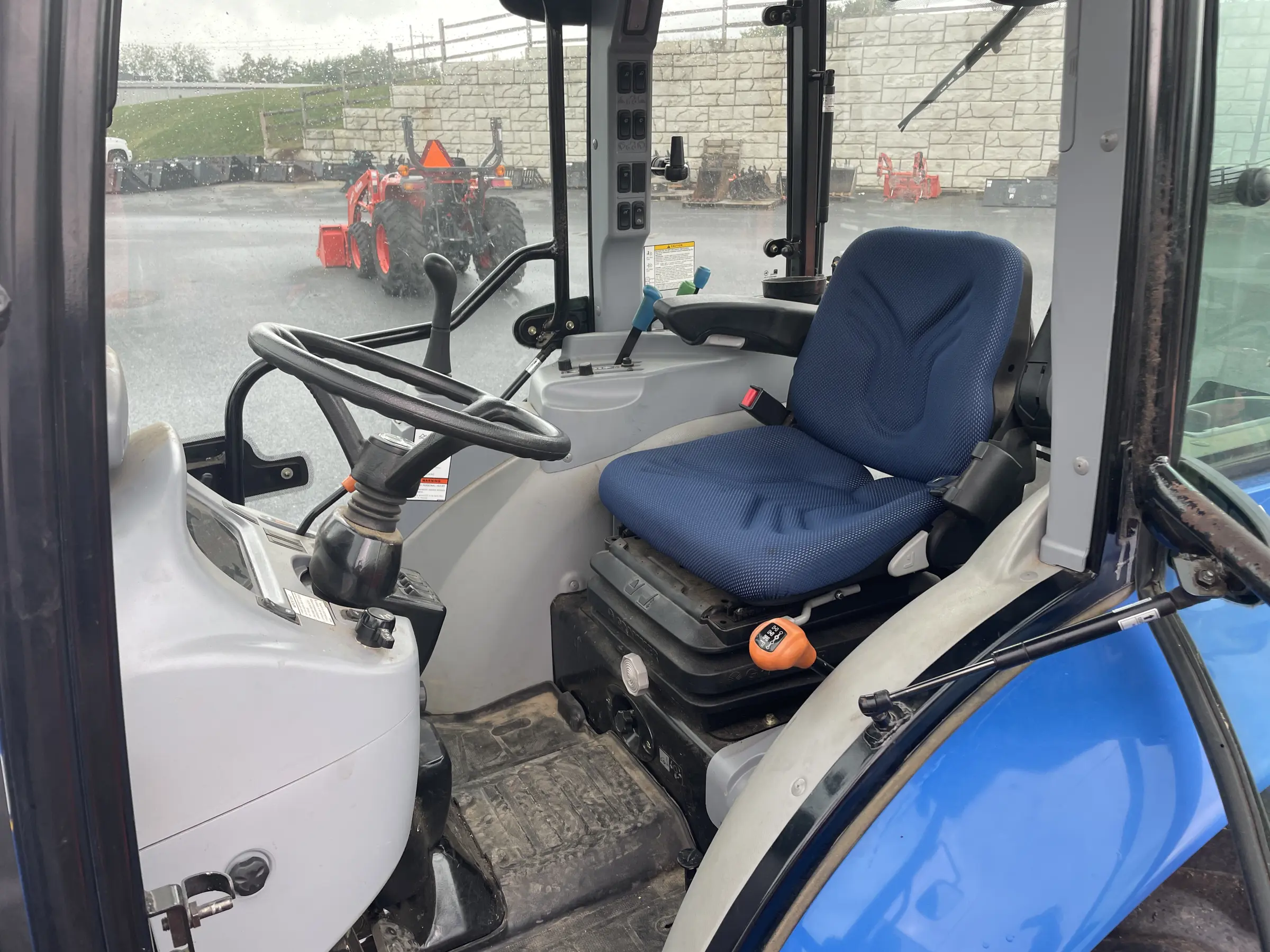 New Holland BOOMER 40 T4B