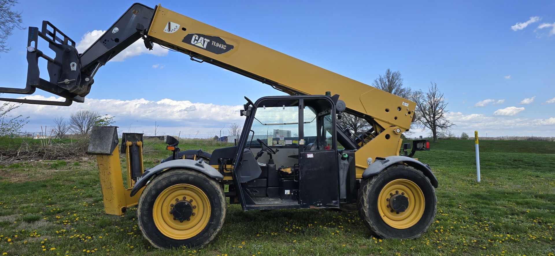 Cat TL943
