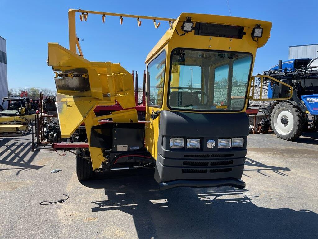 New Holland STACKCRUISER 102