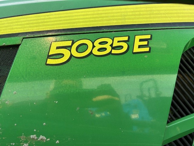 John Deere 5085E
