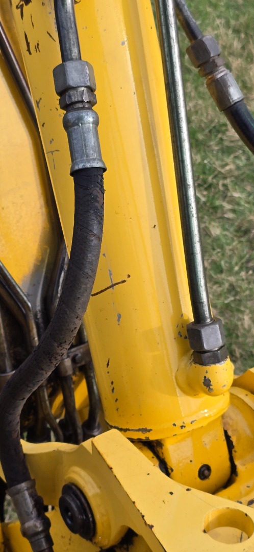 New Holland 675E