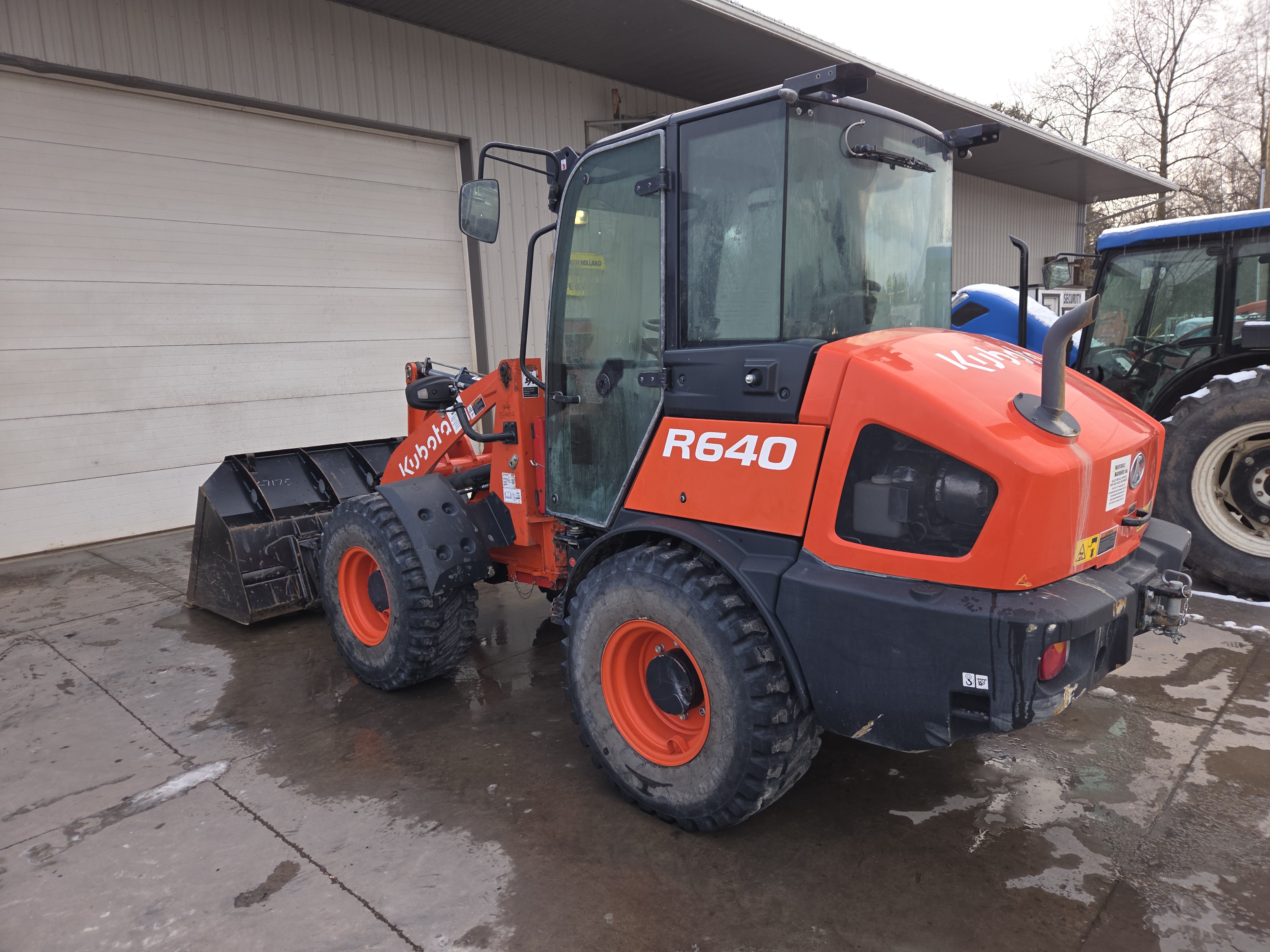 Kubota R640R43