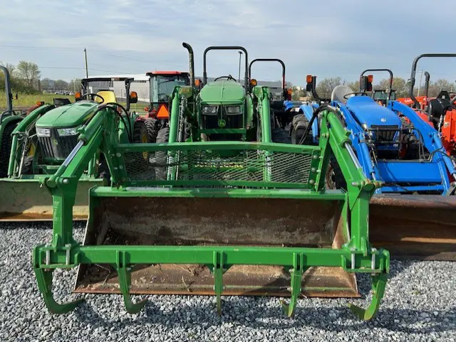 John Deere 5085E
