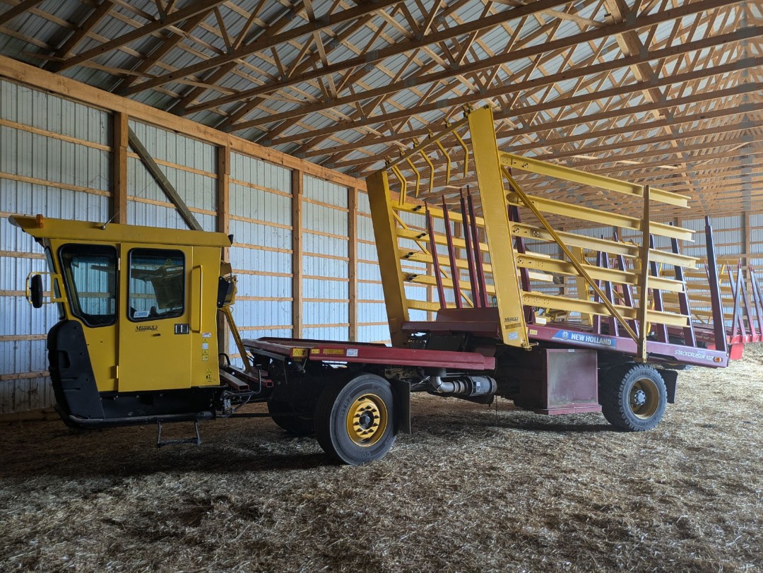 New Holland STACKCRUISER 102