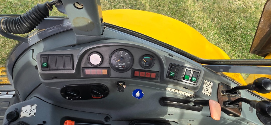 New Holland 675E