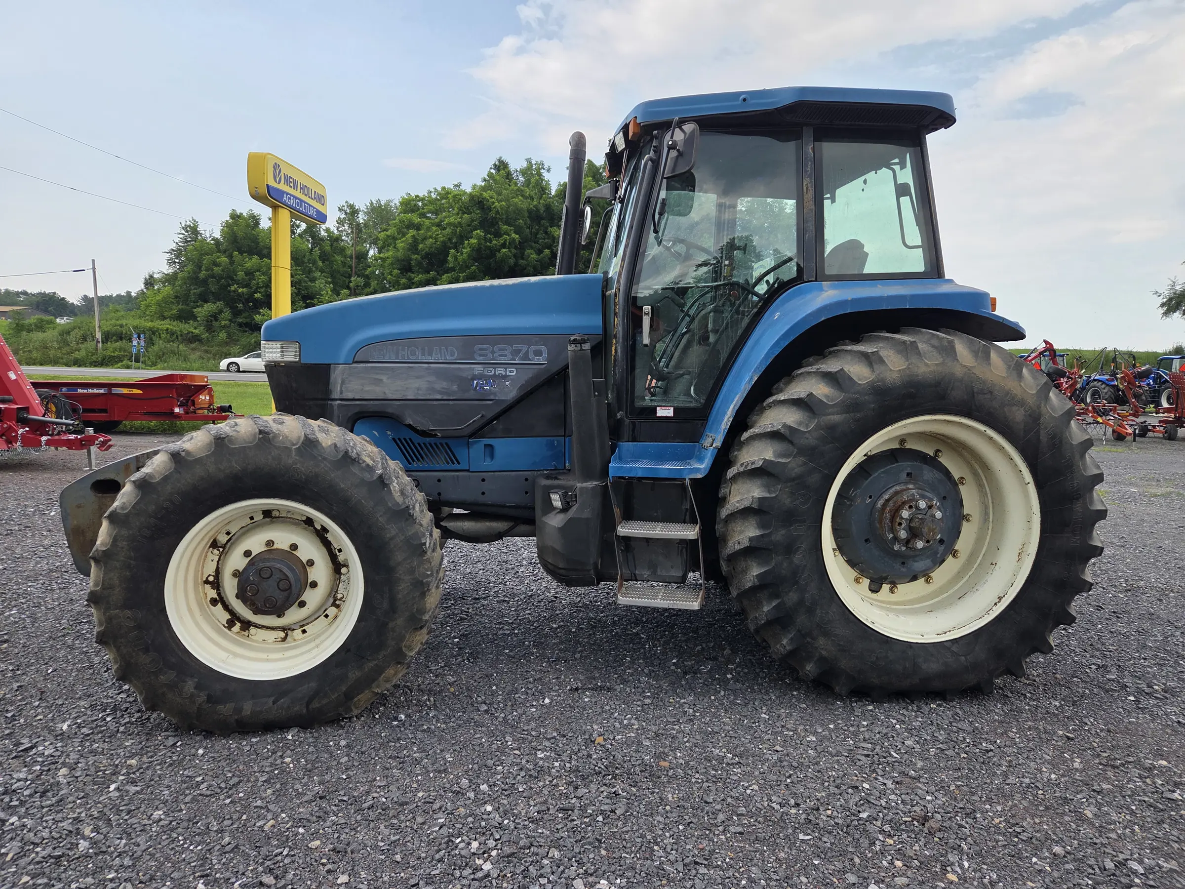 New Holland 8870