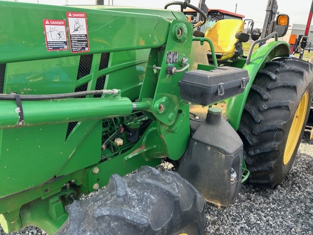 John Deere 5085E