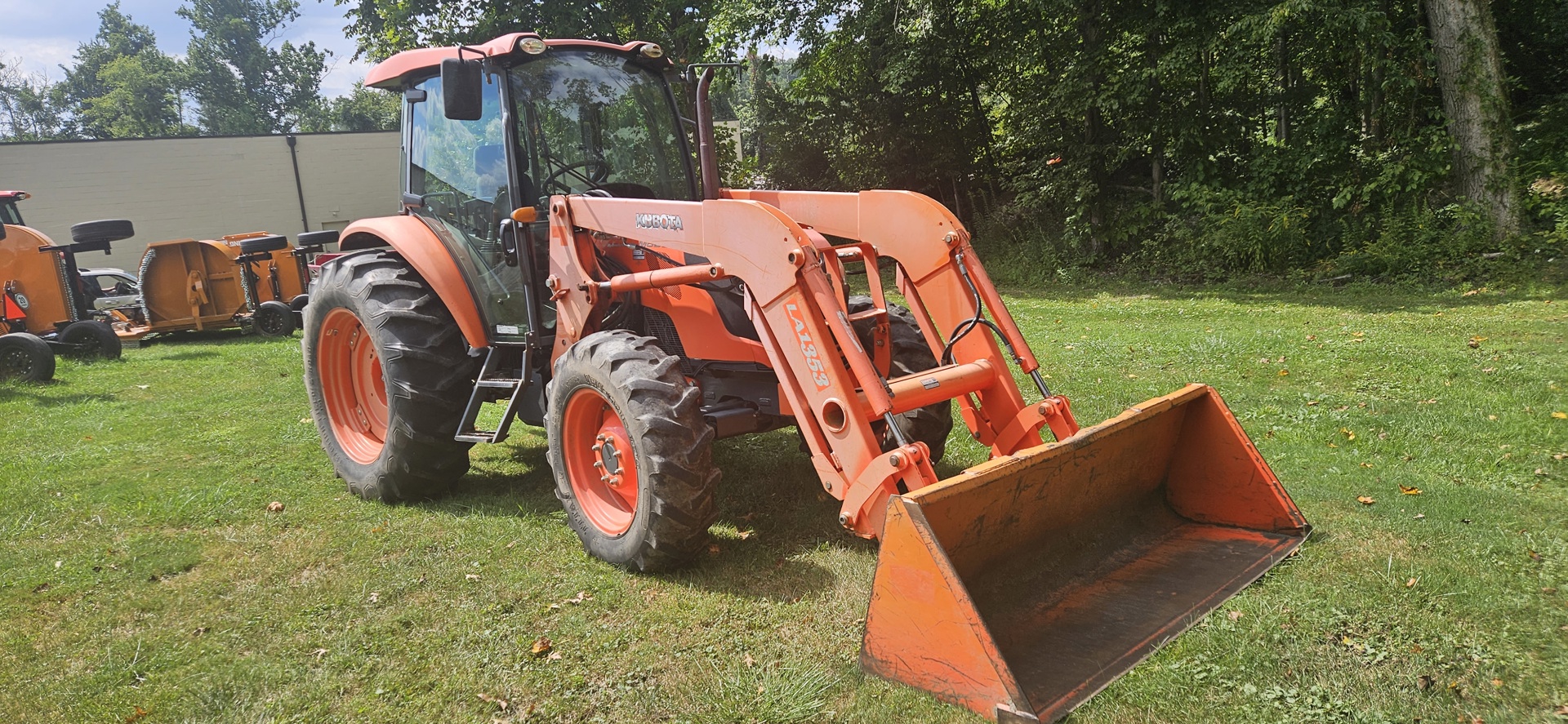 Kubota M8560D