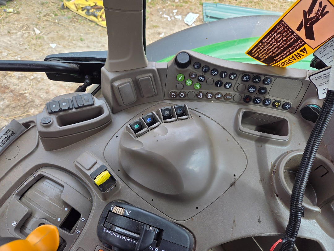 John Deere 6175M