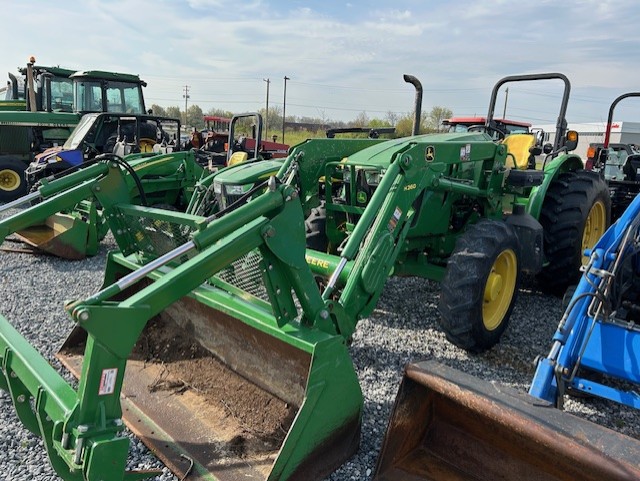 John Deere 5085E