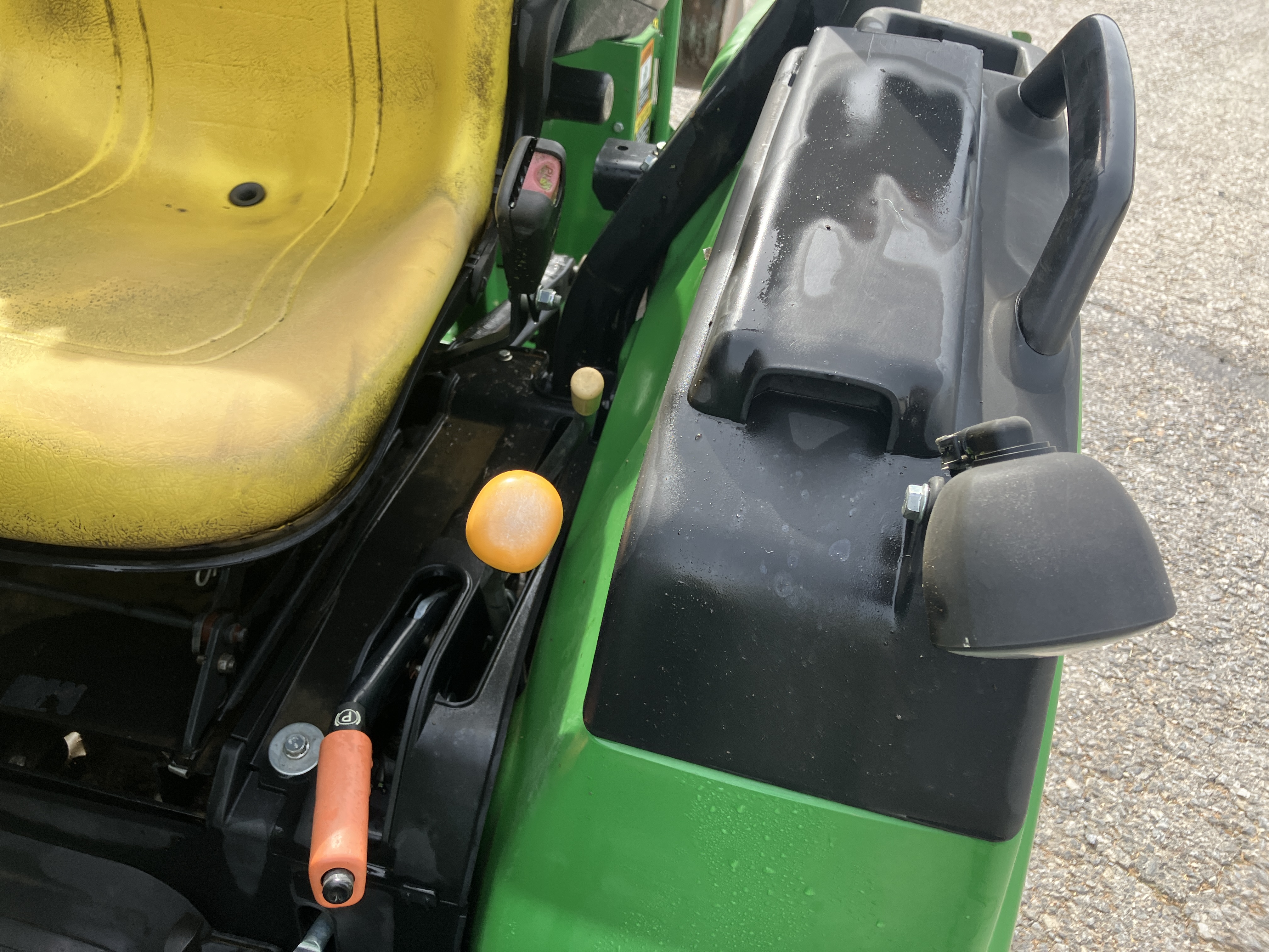 John Deere 2038R