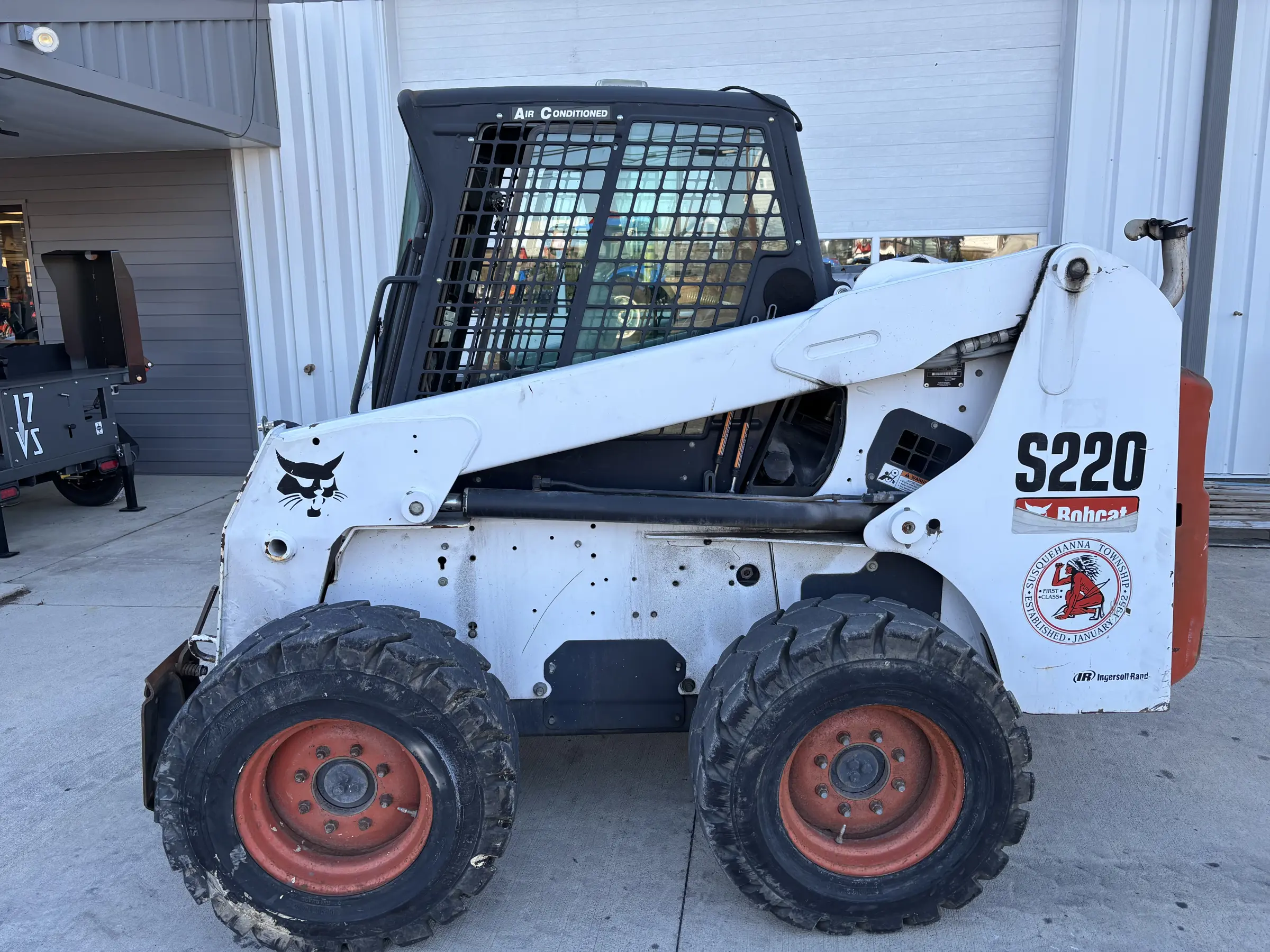 Bobcat S220