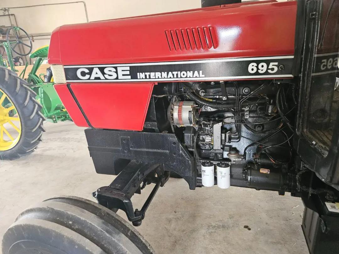 Case-IH 695