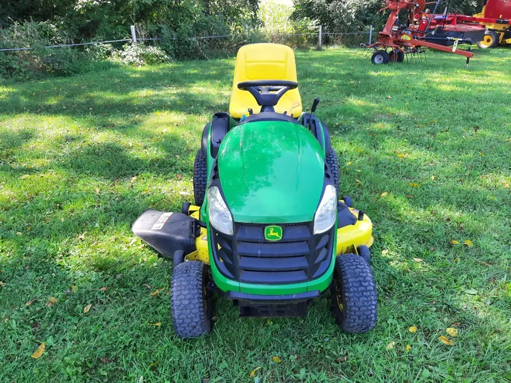 John Deere D140