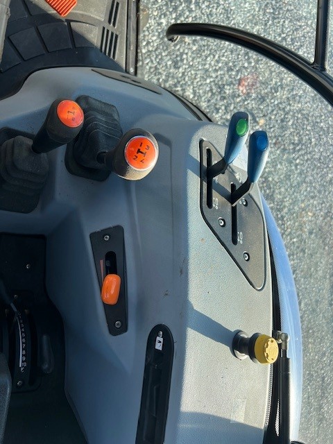 New Holland Workmaster 105