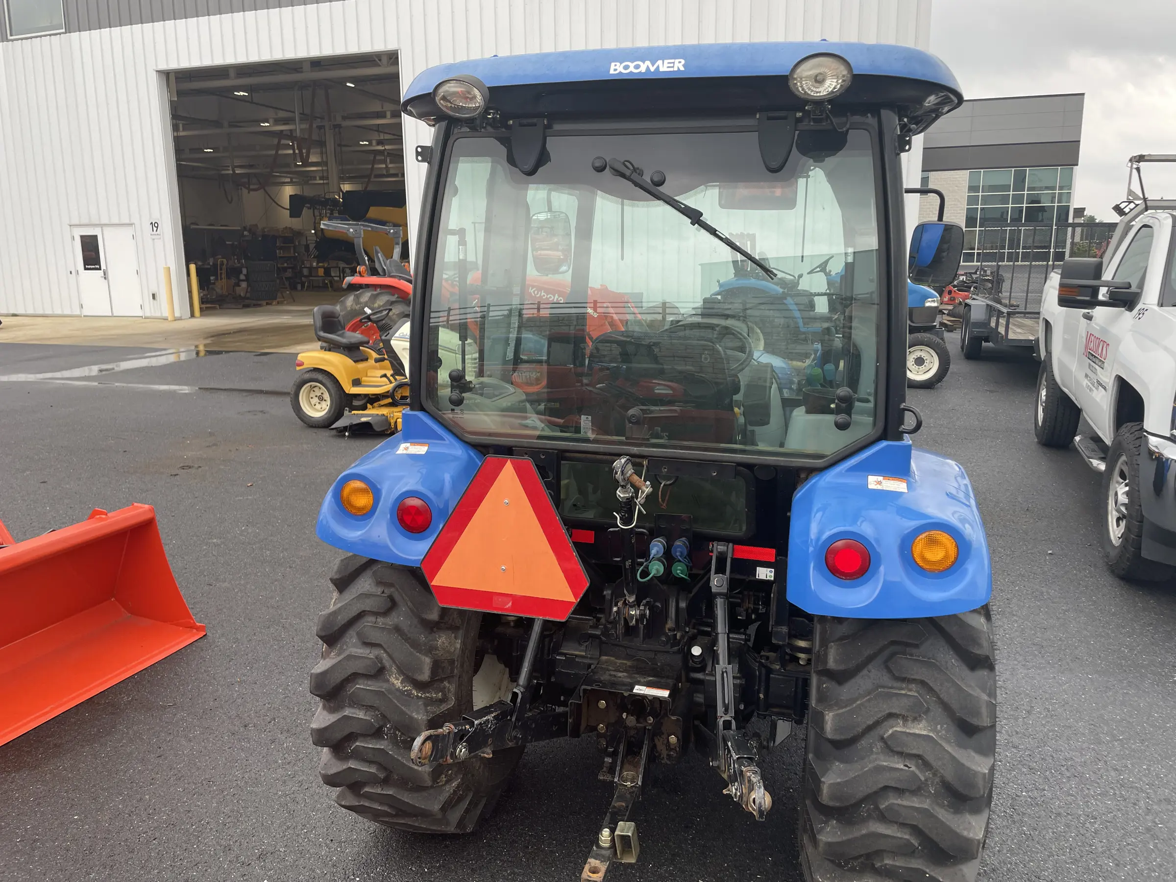 New Holland BOOMER 40 T4B