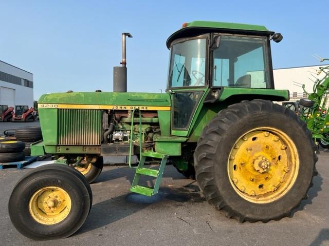 John Deere 4230