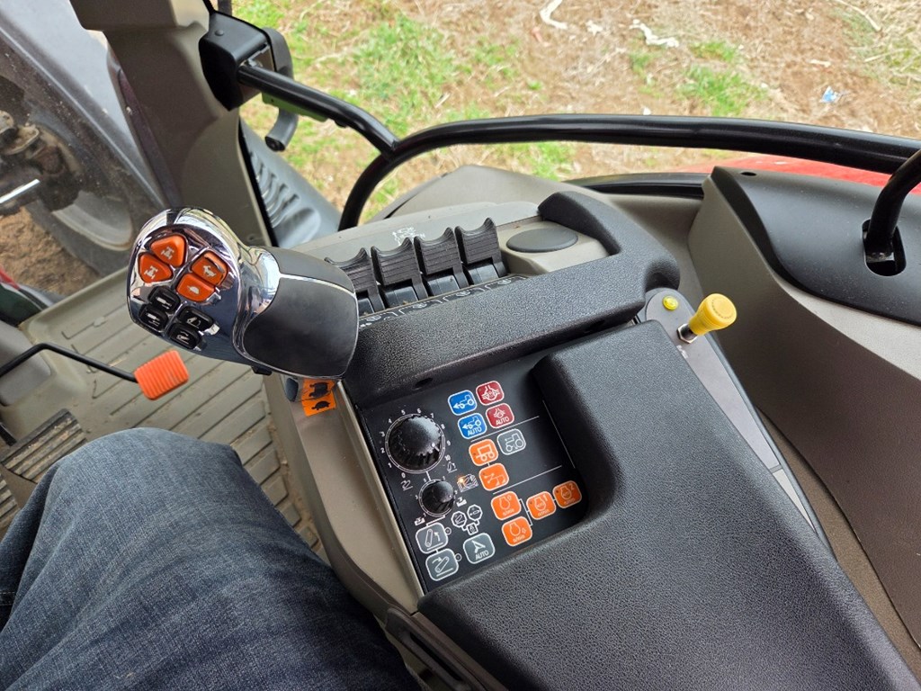 Case-IH MAXXUM 125 Multi-Controller