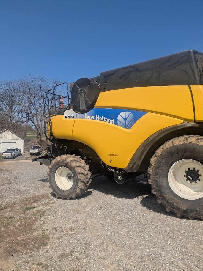 New Holland CR9040