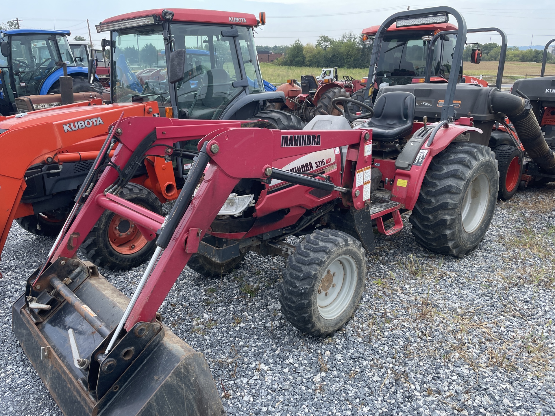 Mahindra 3215