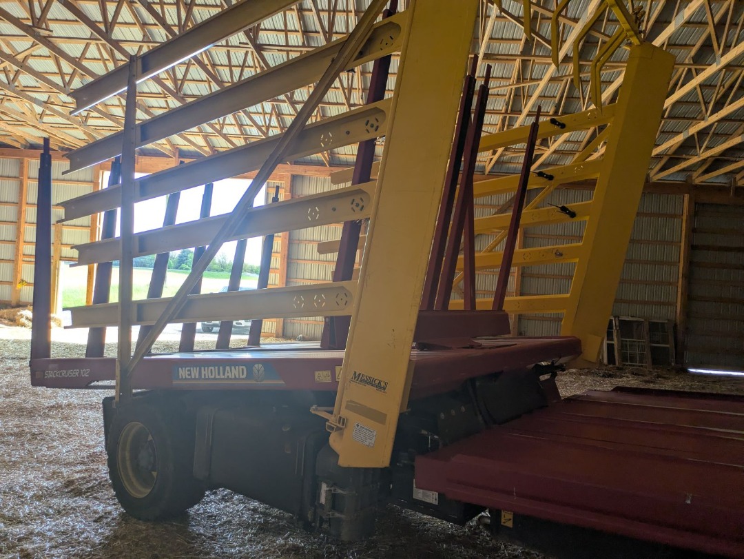 New Holland STACKCRUISER 102