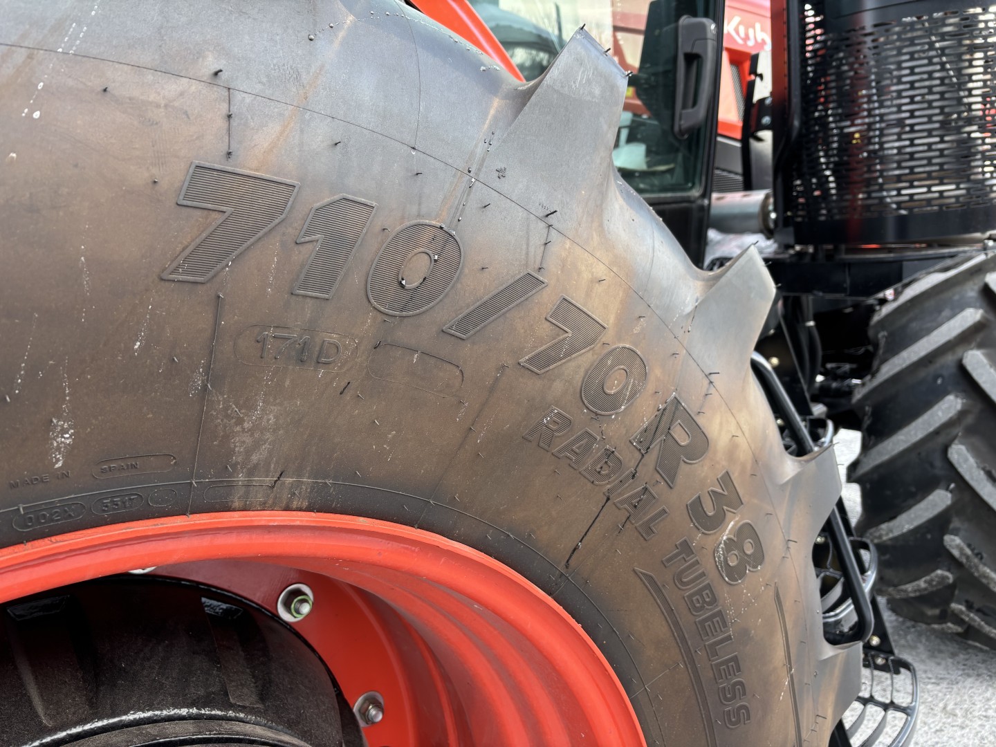 Kubota M8-201