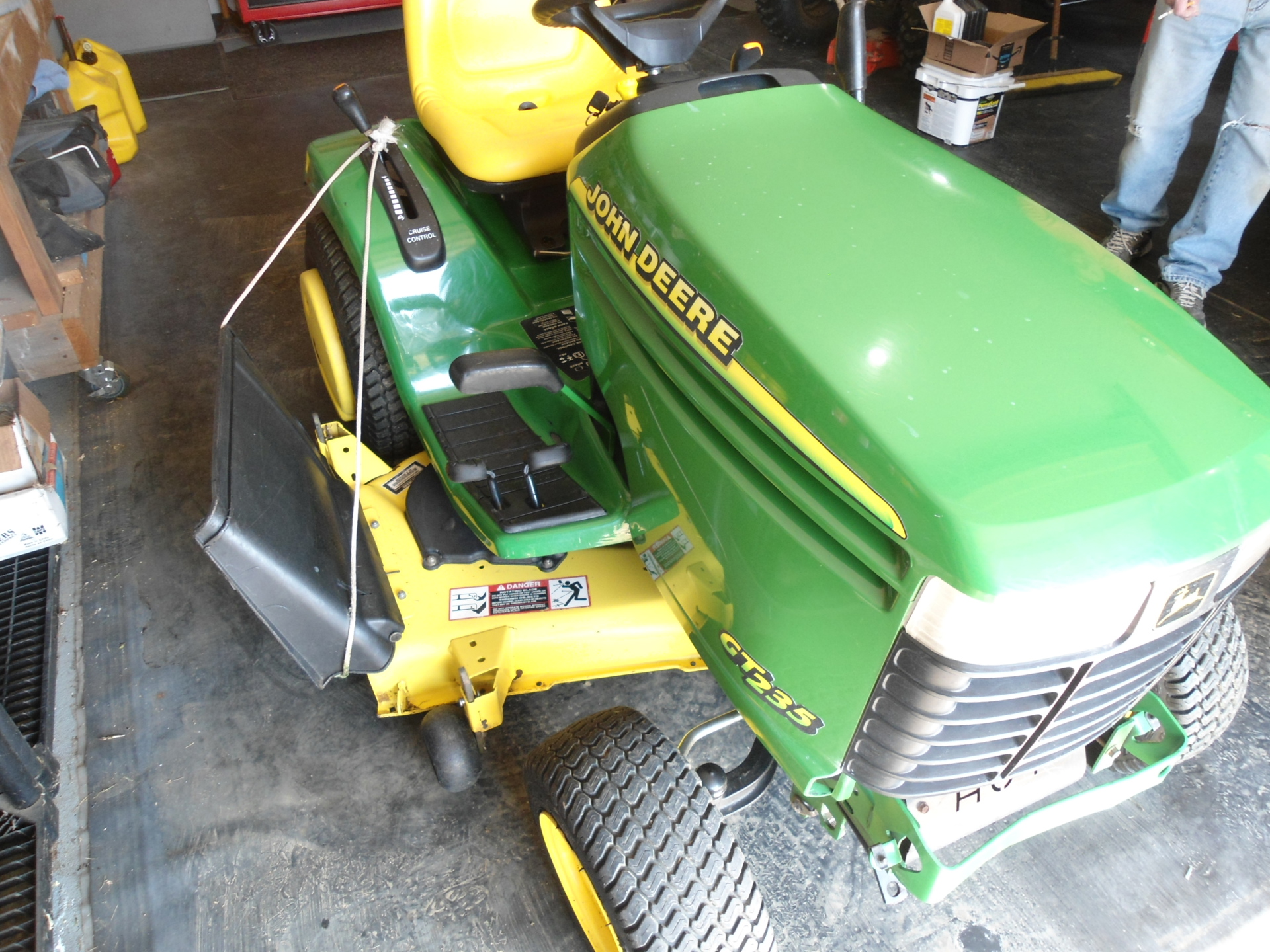 John Deere GT235