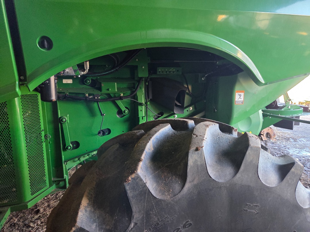 John Deere S670S